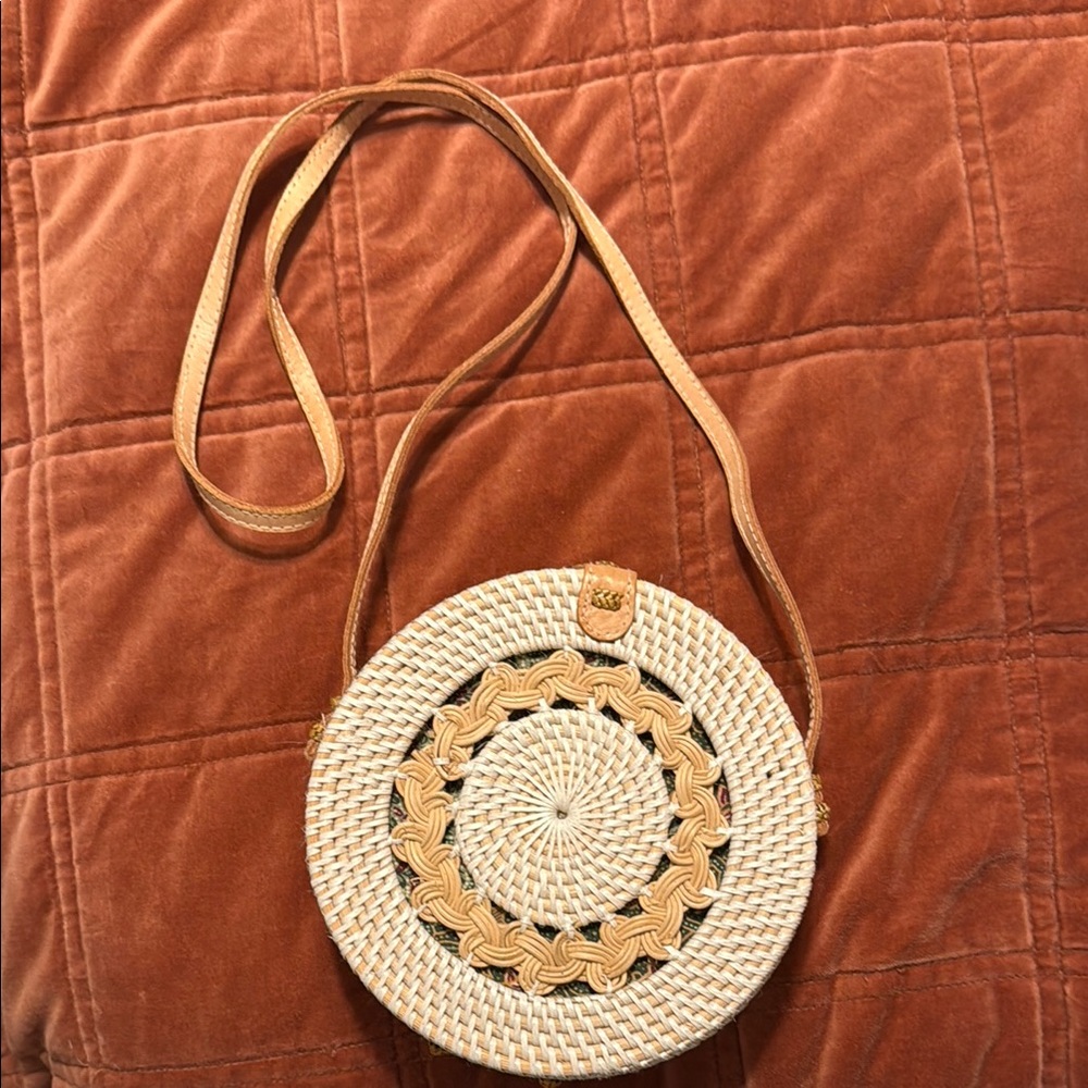 Elegant Woven Cream and Tan Crossbody Bag